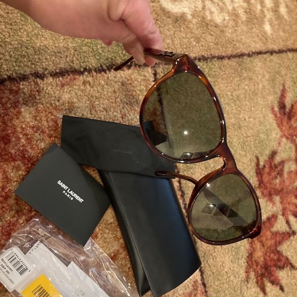 😎 Saint Laurent Designer Unisex Oval Sunglasses - Picture 7 of 12